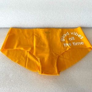 NWT. Victoria's Secret Pink Panties. Size M. Hipster